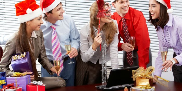 4 dinámicas para festejar la Navidad en la oficina